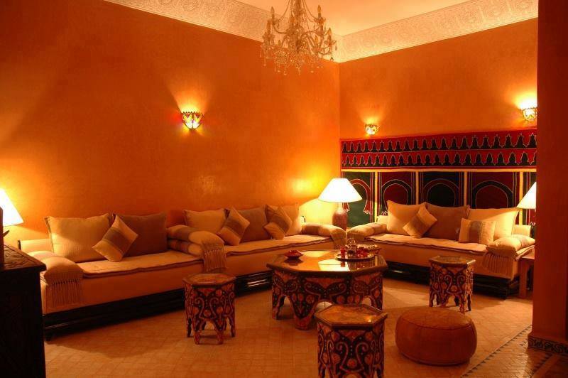 salon marocain et meubles confortables